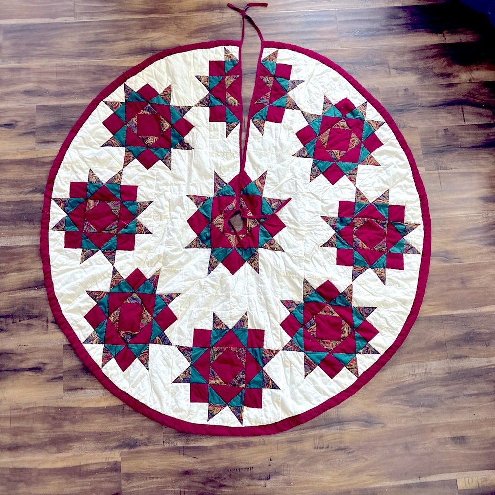 Vintage quilted country Christmas tree skirt.